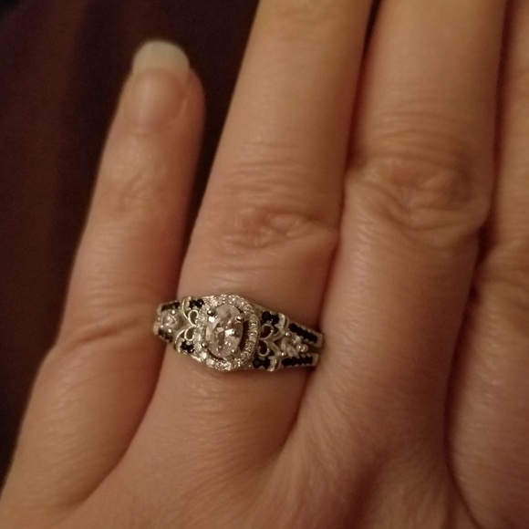 Antique Style Black Spinel Ring - Picture 7 of 7